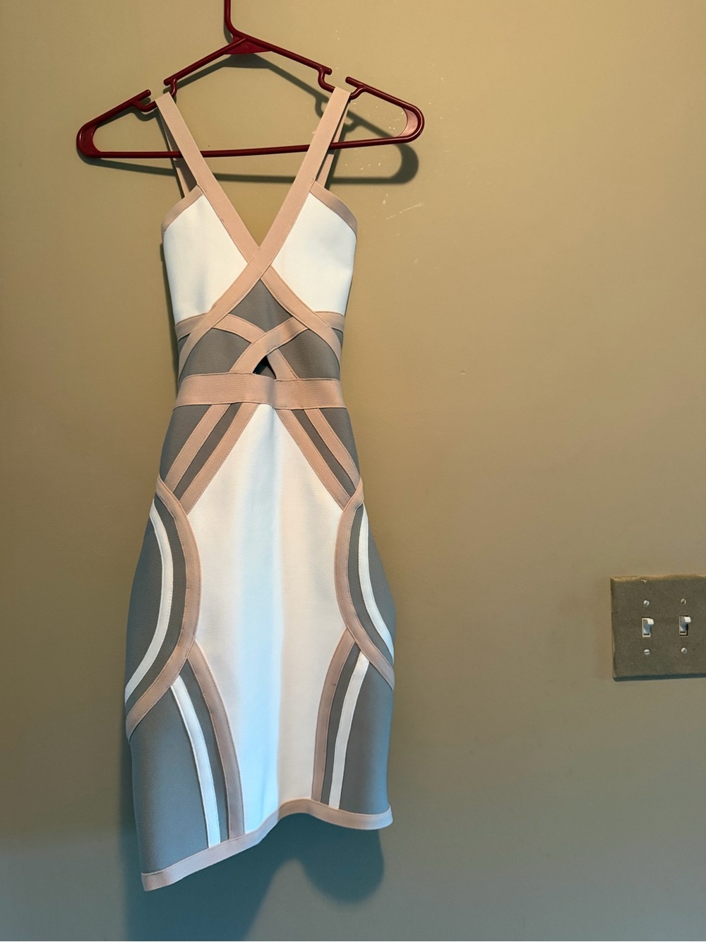 Sleeveless White and Beige Colorblock Bodycon bandage Dress